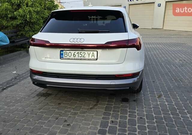 Білий Ауді Q7 e-tron, об'ємом двигуна 0 л та пробігом 30 тис. км за 41581 $, фото 6 на Automoto.ua