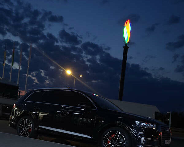 Черный Ауди Q7 e-tron, объемом двигателя 3 л и пробегом 223 тыс. км за 39999 $, фото 3 на Automoto.ua