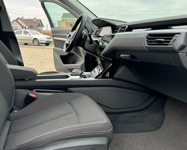 Черный Ауди Q7 e-tron, объемом двигателя 0 л и пробегом 160 тыс. км за 24975 $, фото 32 на Automoto.ua