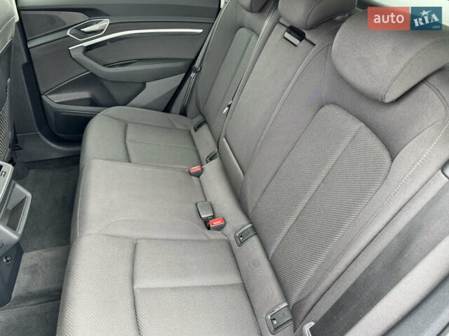 Черный Ауди Q7 e-tron, объемом двигателя 0 л и пробегом 160 тыс. км за 24975 $, фото 16 на Automoto.ua