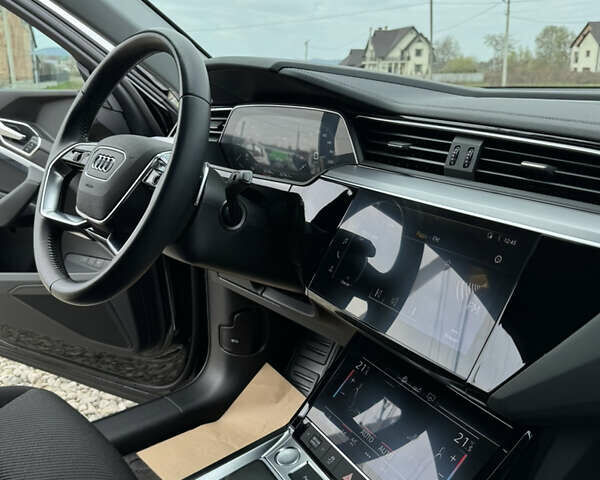 Черный Ауди Q7 e-tron, объемом двигателя 0 л и пробегом 160 тыс. км за 24975 $, фото 34 на Automoto.ua