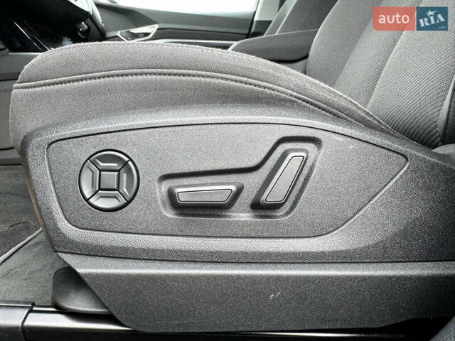 Черный Ауди Q7 e-tron, объемом двигателя 0 л и пробегом 160 тыс. км за 24975 $, фото 24 на Automoto.ua