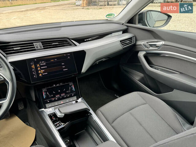 Черный Ауди Q7 e-tron, объемом двигателя 0 л и пробегом 160 тыс. км за 24975 $, фото 21 на Automoto.ua
