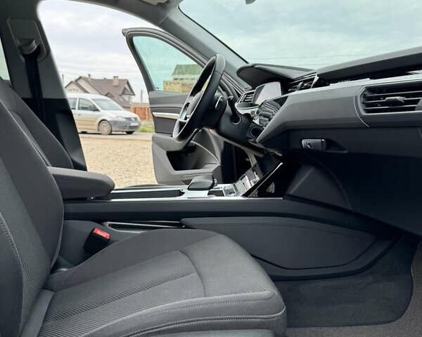 Черный Ауди Q7 e-tron, объемом двигателя 0 л и пробегом 160 тыс. км за 24975 $, фото 33 на Automoto.ua