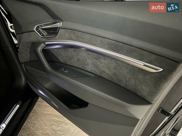 Черный Ауди Q7 e-tron, объемом двигателя 0 л и пробегом 40 тыс. км за 37800 $, фото 18 на Automoto.ua