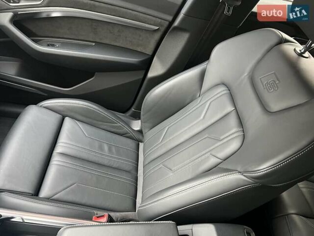 Черный Ауди Q7 e-tron, объемом двигателя 0 л и пробегом 40 тыс. км за 37800 $, фото 17 на Automoto.ua