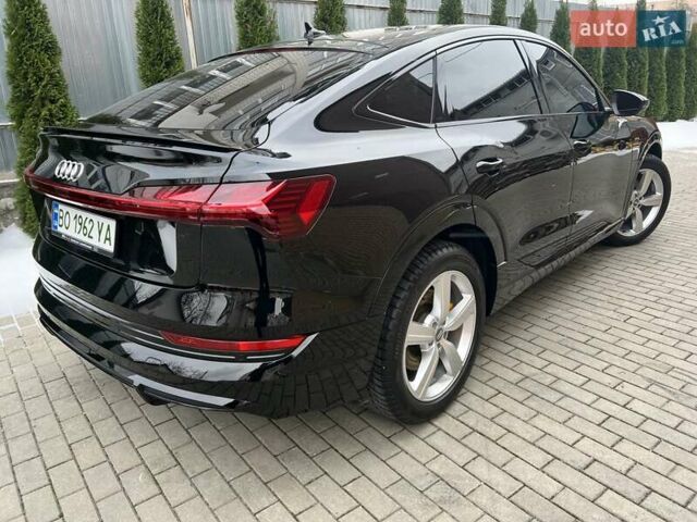 Черный Ауди Q7 e-tron, объемом двигателя 0 л и пробегом 40 тыс. км за 37800 $, фото 7 на Automoto.ua
