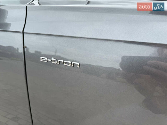 Ауди Q7 e-tron, объемом двигателя 3 л и пробегом 160 тыс. км за 43500 $, фото 19 на Automoto.ua
