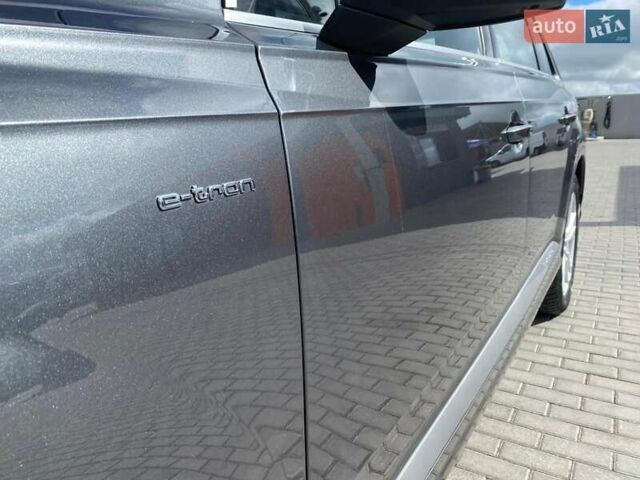 Серый Ауди Q7 e-tron, объемом двигателя 3 л и пробегом 313 тыс. км за 39900 $, фото 43 на Automoto.ua