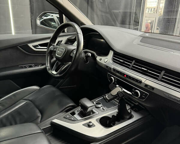 Серый Ауди Q7 e-tron, объемом двигателя 3 л и пробегом 297 тыс. км за 38000 $, фото 5 на Automoto.ua