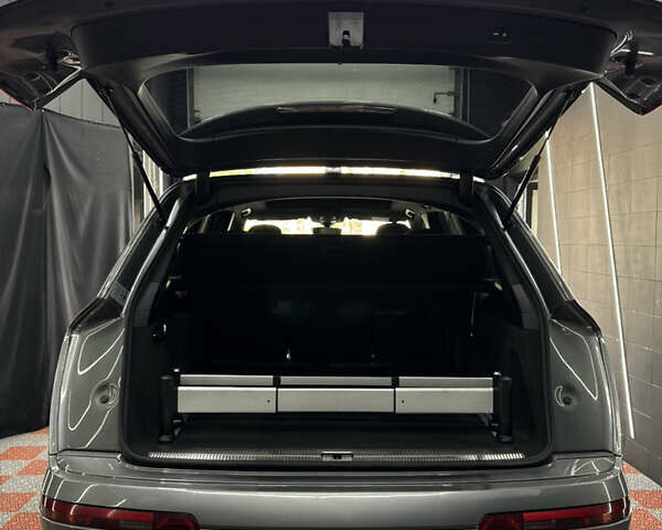 Серый Ауди Q7 e-tron, объемом двигателя 3 л и пробегом 297 тыс. км за 38000 $, фото 15 на Automoto.ua