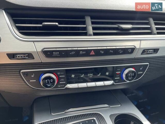 Сірий Ауді Q7 e-tron, об'ємом двигуна 3 л та пробігом 192 тис. км за 39900 $, фото 25 на Automoto.ua