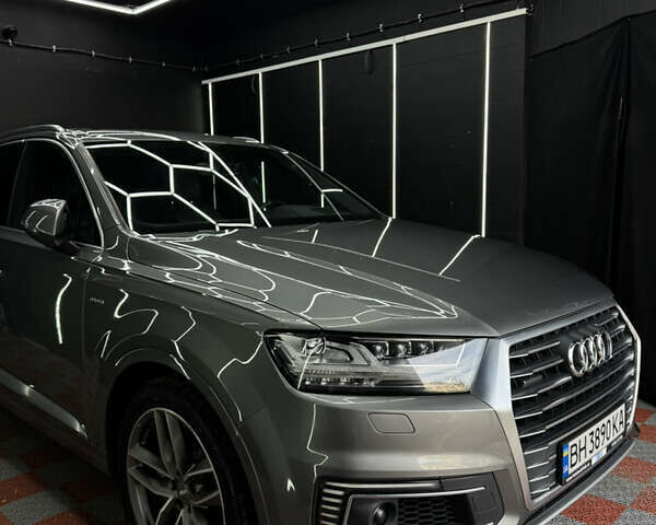 Серый Ауди Q7 e-tron, объемом двигателя 3 л и пробегом 297 тыс. км за 38000 $, фото 2 на Automoto.ua