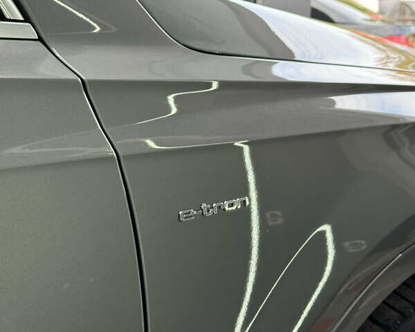 Серый Ауди Q7 e-tron, объемом двигателя 3 л и пробегом 297 тыс. км за 38000 $, фото 3 на Automoto.ua