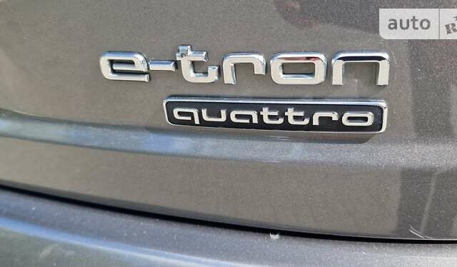 Серый Ауди Q7 e-tron, объемом двигателя 3 л и пробегом 149 тыс. км за 48800 $, фото 45 на Automoto.ua