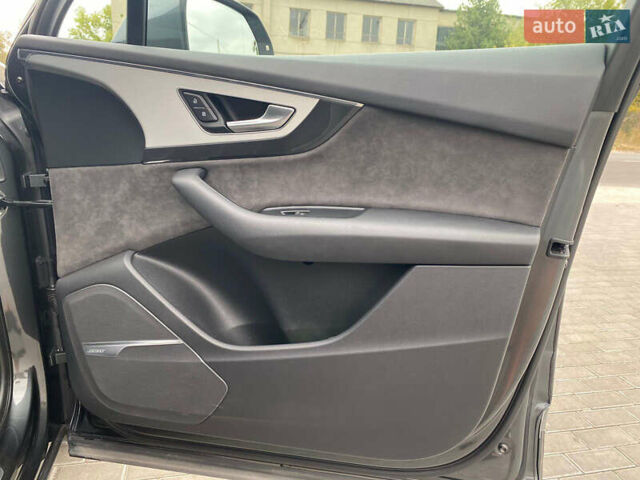 Серый Ауди Q7 e-tron, объемом двигателя 0 л и пробегом 219 тыс. км за 36800 $, фото 4 на Automoto.ua