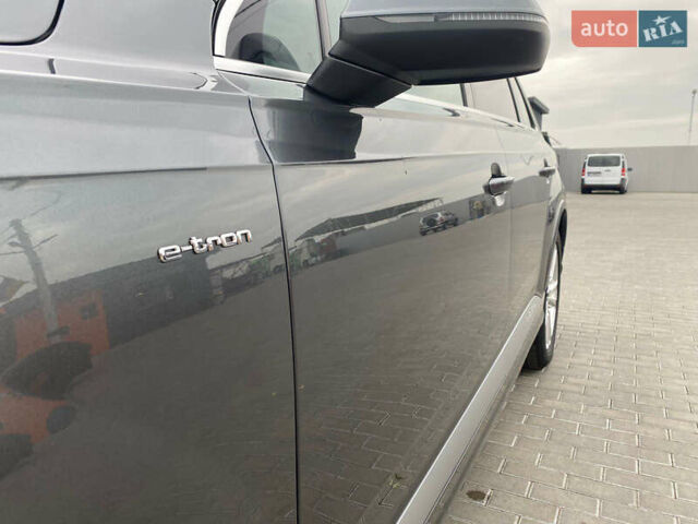 Серый Ауди Q7 e-tron, объемом двигателя 0 л и пробегом 219 тыс. км за 36800 $, фото 35 на Automoto.ua