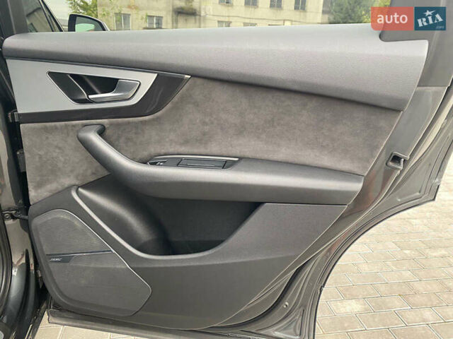 Серый Ауди Q7 e-tron, объемом двигателя 0 л и пробегом 219 тыс. км за 36800 $, фото 7 на Automoto.ua
