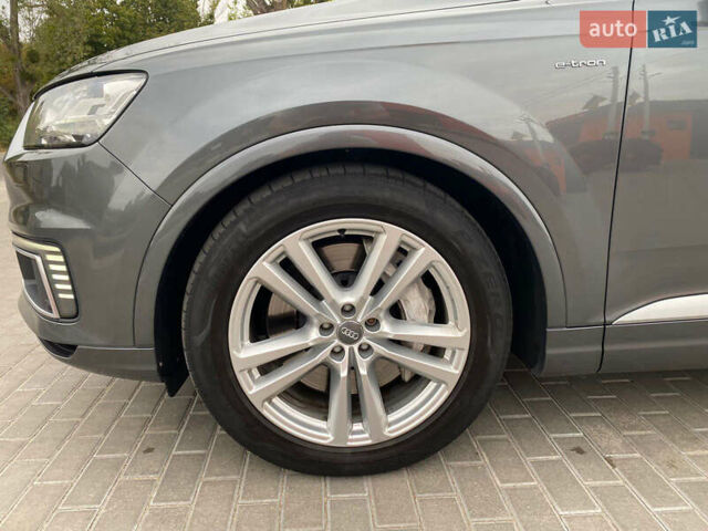 Серый Ауди Q7 e-tron, объемом двигателя 0 л и пробегом 219 тыс. км за 36800 $, фото 34 на Automoto.ua