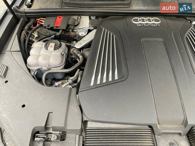 Серый Ауди Q7 e-tron, объемом двигателя 0 л и пробегом 219 тыс. км за 36800 $, фото 31 на Automoto.ua