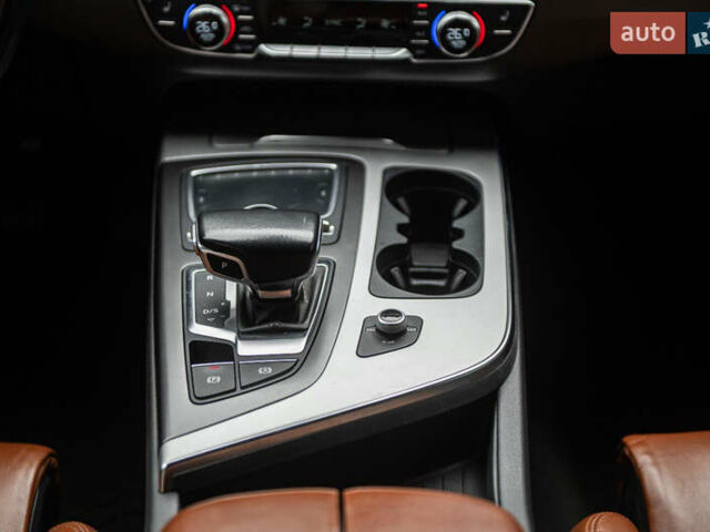 Синий Ауди Q7 e-tron, объемом двигателя 2.97 л и пробегом 153 тыс. км за 38900 $, фото 55 на Automoto.ua