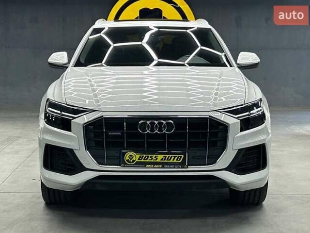 Белый Ауди Q8, объемом двигателя 3 л и пробегом 140 тыс. км за 56000 $, фото 1 на Automoto.ua