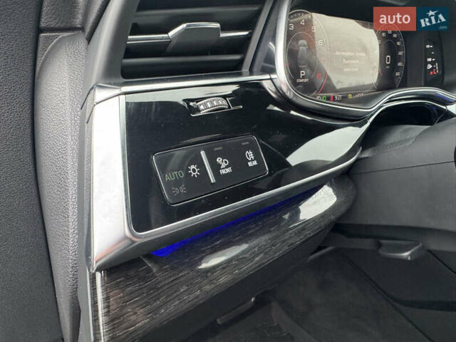 Білий Ауді Q8, об'ємом двигуна 3 л та пробігом 68 тис. км за 55500 $, фото 37 на Automoto.ua