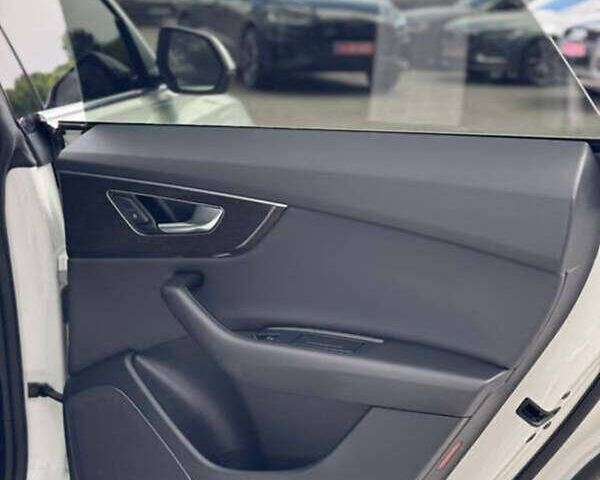 Білий Ауді Q8, об'ємом двигуна 3 л та пробігом 87 тис. км за 41000 $, фото 13 на Automoto.ua