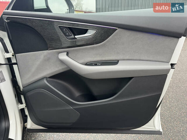 Білий Ауді Q8, об'ємом двигуна 3 л та пробігом 68 тис. км за 55500 $, фото 21 на Automoto.ua