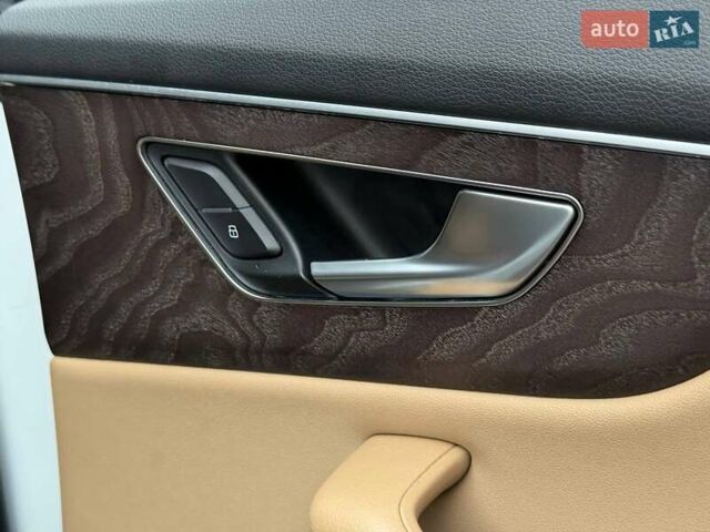 Білий Ауді Q8, об'ємом двигуна 3 л та пробігом 139 тис. км за 48000 $, фото 58 на Automoto.ua