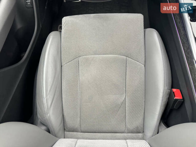 Білий Ауді Q8, об'ємом двигуна 3 л та пробігом 68 тис. км за 55500 $, фото 43 на Automoto.ua