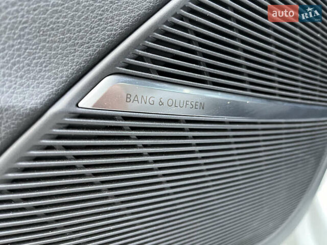 Белый Ауди Q8, объемом двигателя 3 л и пробегом 57 тыс. км за 49000 $, фото 26 на Automoto.ua