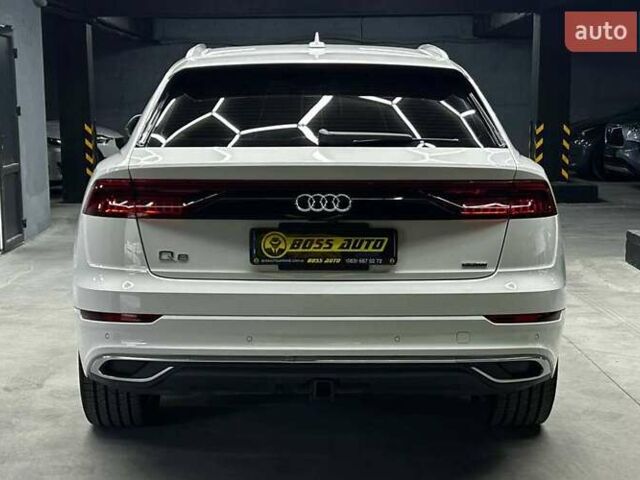 Белый Ауди Q8, объемом двигателя 3 л и пробегом 140 тыс. км за 56000 $, фото 4 на Automoto.ua