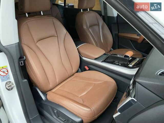 Белый Ауди Q8, объемом двигателя 2.97 л и пробегом 83 тыс. км за 55000 $, фото 22 на Automoto.ua