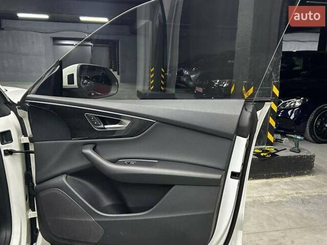 Белый Ауди Q8, объемом двигателя 3 л и пробегом 140 тыс. км за 56000 $, фото 19 на Automoto.ua