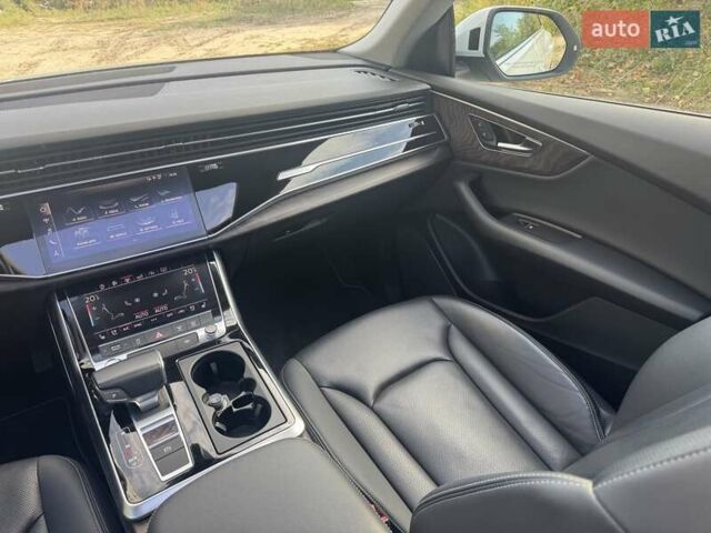 Белый Ауди Q8, объемом двигателя 3 л и пробегом 98 тыс. км за 45500 $, фото 24 на Automoto.ua