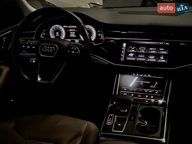 Білий Ауді Q8, об'ємом двигуна 3 л та пробігом 100 тис. км за 41999 $, фото 13 на Automoto.ua