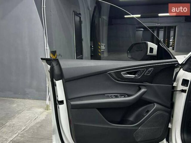 Белый Ауди Q8, объемом двигателя 3 л и пробегом 140 тыс. км за 56000 $, фото 6 на Automoto.ua