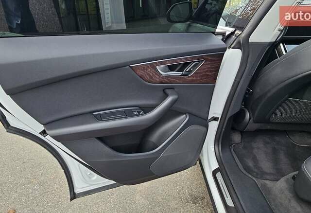 Белый Ауди Q8, объемом двигателя 3 л и пробегом 99 тыс. км за 47500 $, фото 18 на Automoto.ua