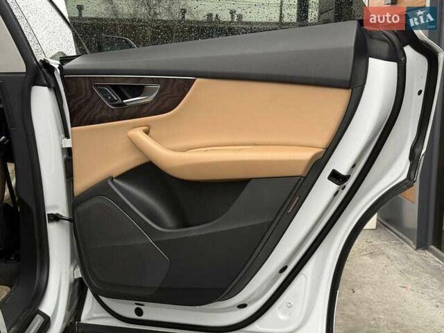 Білий Ауді Q8, об'ємом двигуна 3 л та пробігом 139 тис. км за 48000 $, фото 56 на Automoto.ua