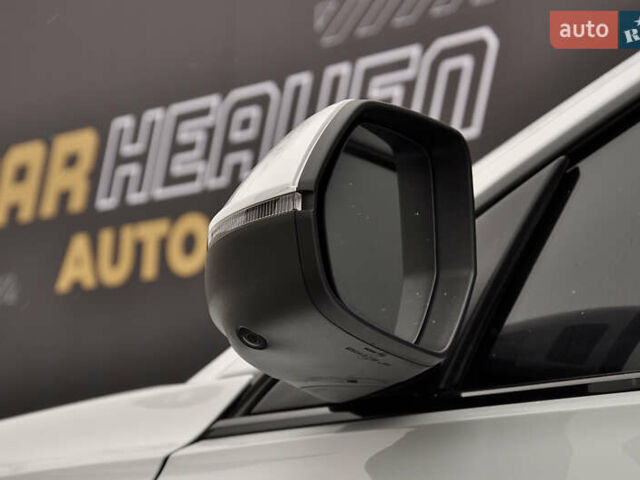Белый Ауди Q8, объемом двигателя 2.97 л и пробегом 59 тыс. км за 45000 $, фото 5 на Automoto.ua