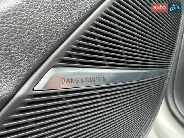 Білий Ауді Q8, об'ємом двигуна 3 л та пробігом 68 тис. км за 55500 $, фото 34 на Automoto.ua