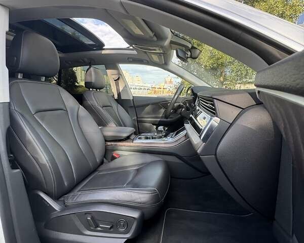 Белый Ауди Q8, объемом двигателя 3 л и пробегом 98 тыс. км за 45500 $, фото 16 на Automoto.ua