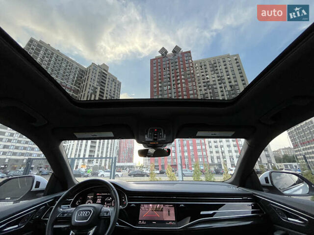 Белый Ауди Q8, объемом двигателя 3 л и пробегом 57 тыс. км за 49000 $, фото 18 на Automoto.ua