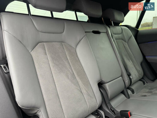 Білий Ауді Q8, об'ємом двигуна 3 л та пробігом 68 тис. км за 55500 $, фото 23 на Automoto.ua