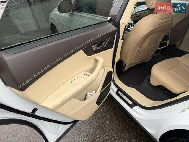 Белый Ауди Q8, объемом двигателя 3 л и пробегом 95 тыс. км за 55000 $, фото 10 на Automoto.ua