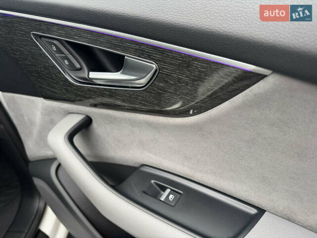 Білий Ауді Q8, об'ємом двигуна 3 л та пробігом 68 тис. км за 55500 $, фото 26 на Automoto.ua