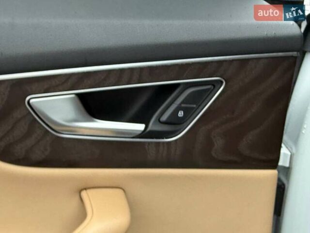 Білий Ауді Q8, об'ємом двигуна 3 л та пробігом 139 тис. км за 48000 $, фото 44 на Automoto.ua