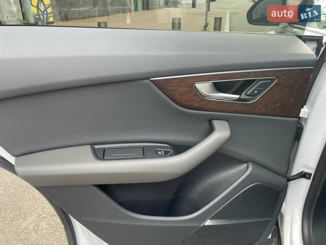 Белый Ауди Q8, объемом двигателя 3 л и пробегом 75 тыс. км за 56750 $, фото 9 на Automoto.ua