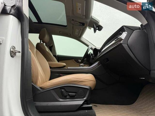 Білий Ауді Q8, об'ємом двигуна 3 л та пробігом 139 тис. км за 48000 $, фото 67 на Automoto.ua